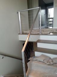 Stainless steel cable rail with aluminum posts